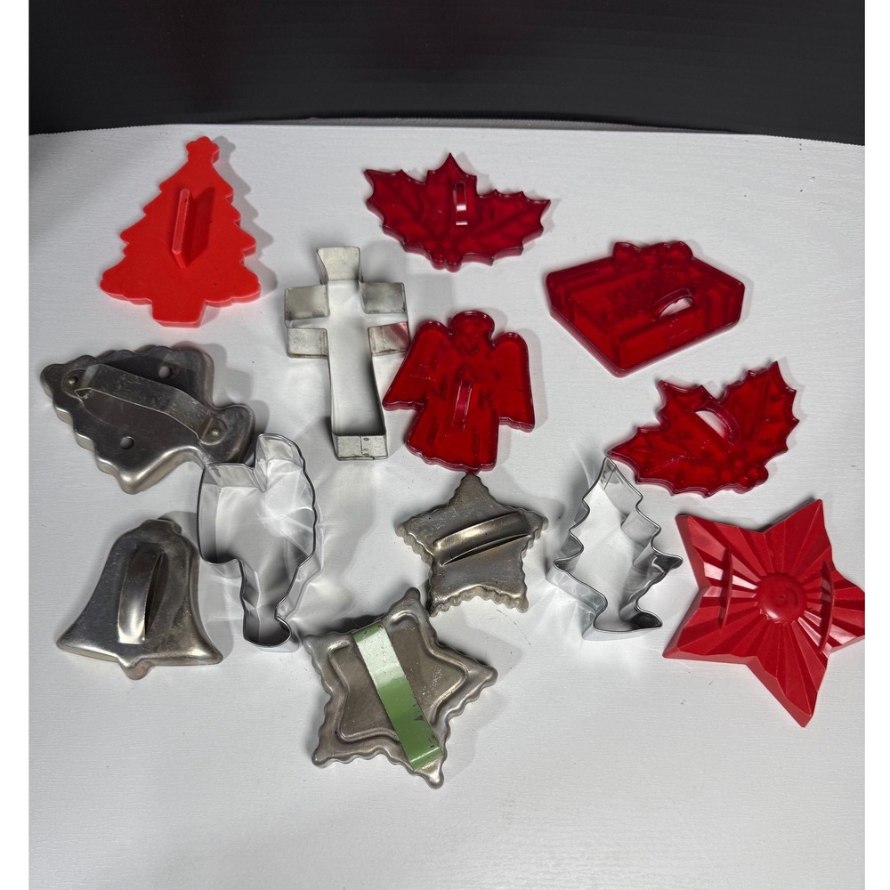 13 Piece Christmas Holiday Cookie Cutter‎ Set Tree Bell Angel Star Holly Vintage